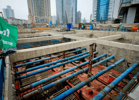 基坑現(xiàn)場施工圖